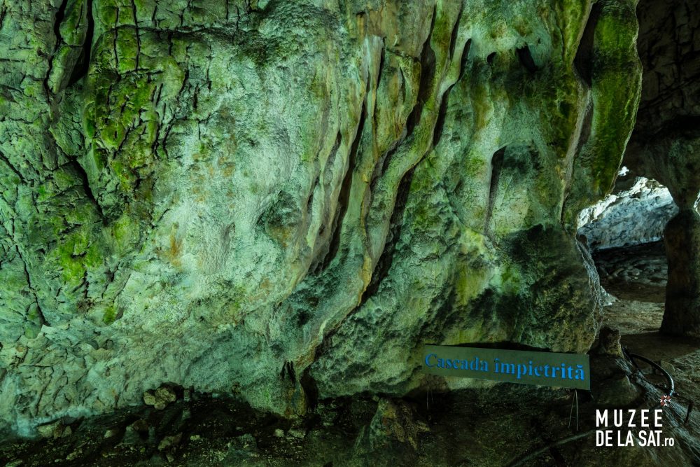 Peștera Muierilor-11