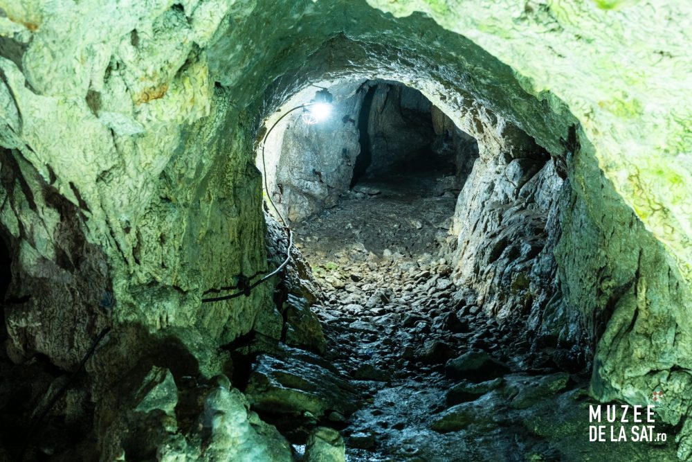 Peștera Muierilor-16